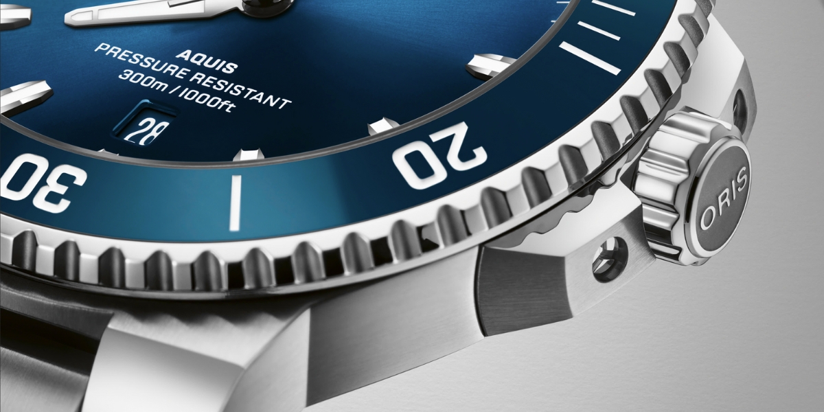 Oris Aquis Date close up on crown