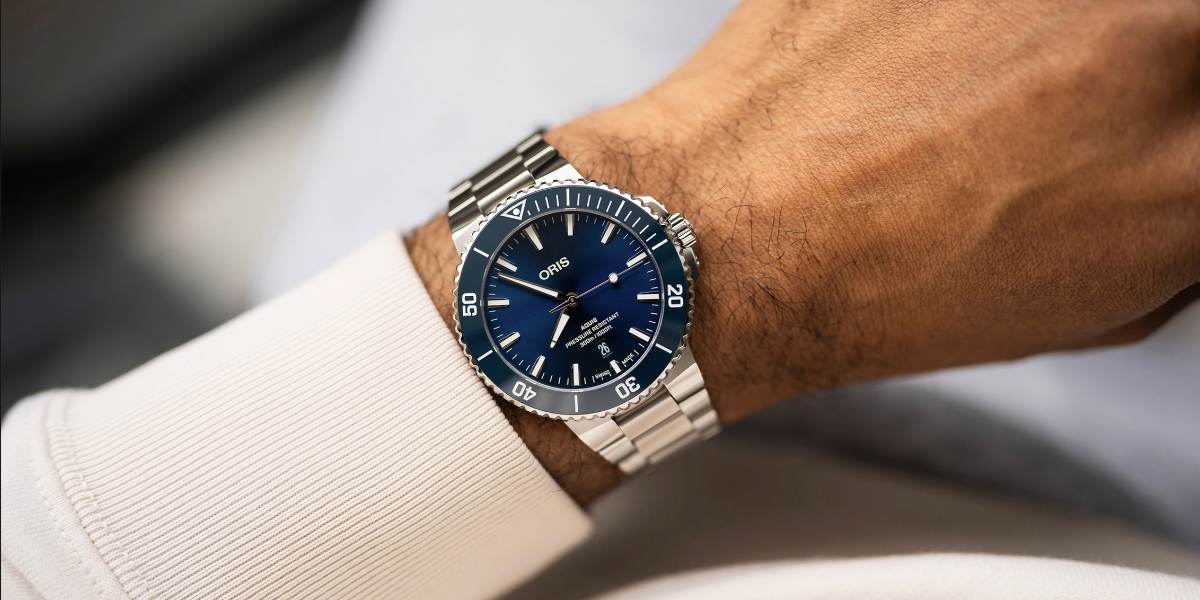 Oris Aquis Date blue worn on the wrist